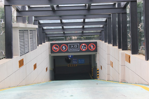 停車場出入口標識1.jpg